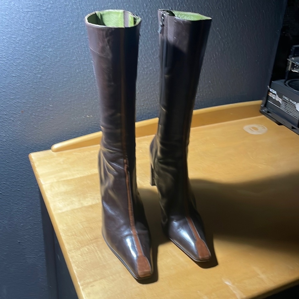 Womens 7 M Donald J. Pliner Heeled Leather Boots, good condition.